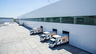 Camion frigo­ri­fique sortie d’entrepôt