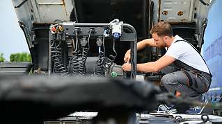 truck mechanic 01