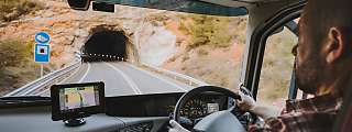 truck driver tunnel uk 02