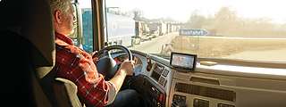 Lenkzeiten mit digitalen Fahrten­schreibern im Lkw im Blick behalten