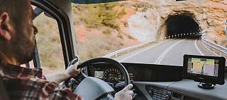 truck driver tunnel 02