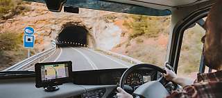 truck driver tunnel uk 02