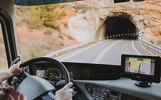 truck driver tunnel 02