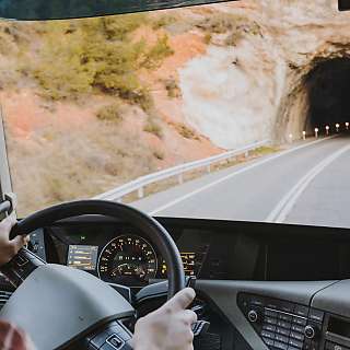 truck driver tunnel 02