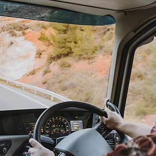 truck driver tunnel uk 02