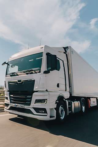 truck on the road u01