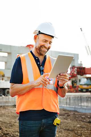 construction worker with pad 02