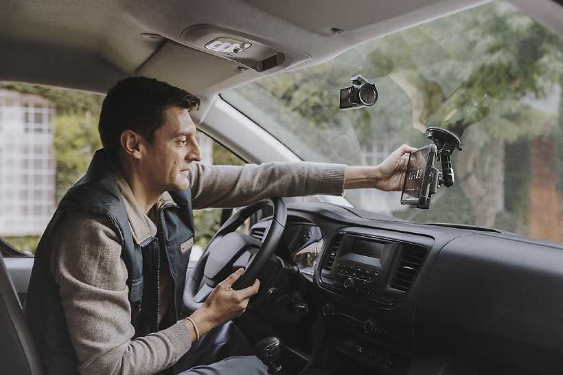 service van driver met CAM50