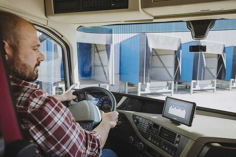 Vrachtwagen chauffeur met PRO8475